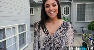 Real Estate Agent Shows Client Why She is a Better Age