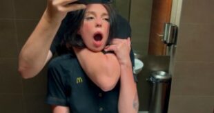 Risky public sex in the toilet Fucked a McDonald's worker