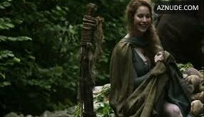 ESME BIANCO BUSH SCENE IN GAME OF THRONES