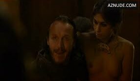 KNITE BREASTS, BUSH SCENE IN GAME OF THRONES